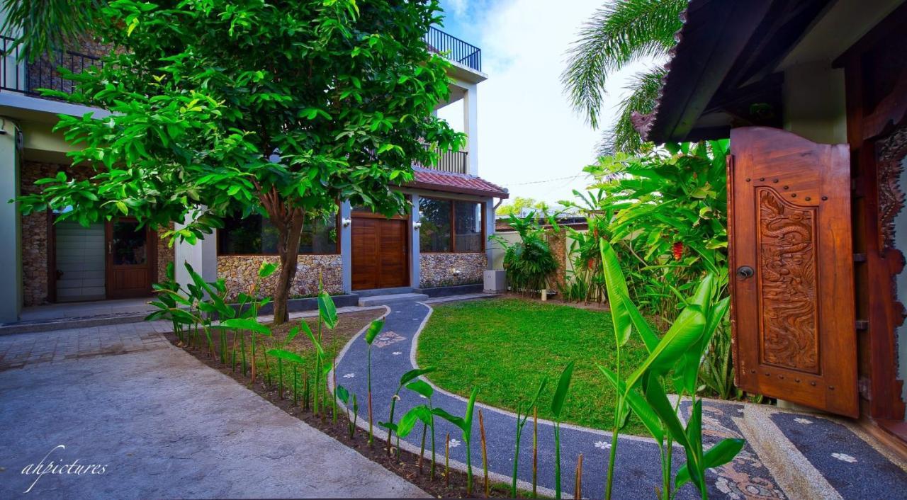 Отель Dalai Tropical Kuta  Экстерьер фото