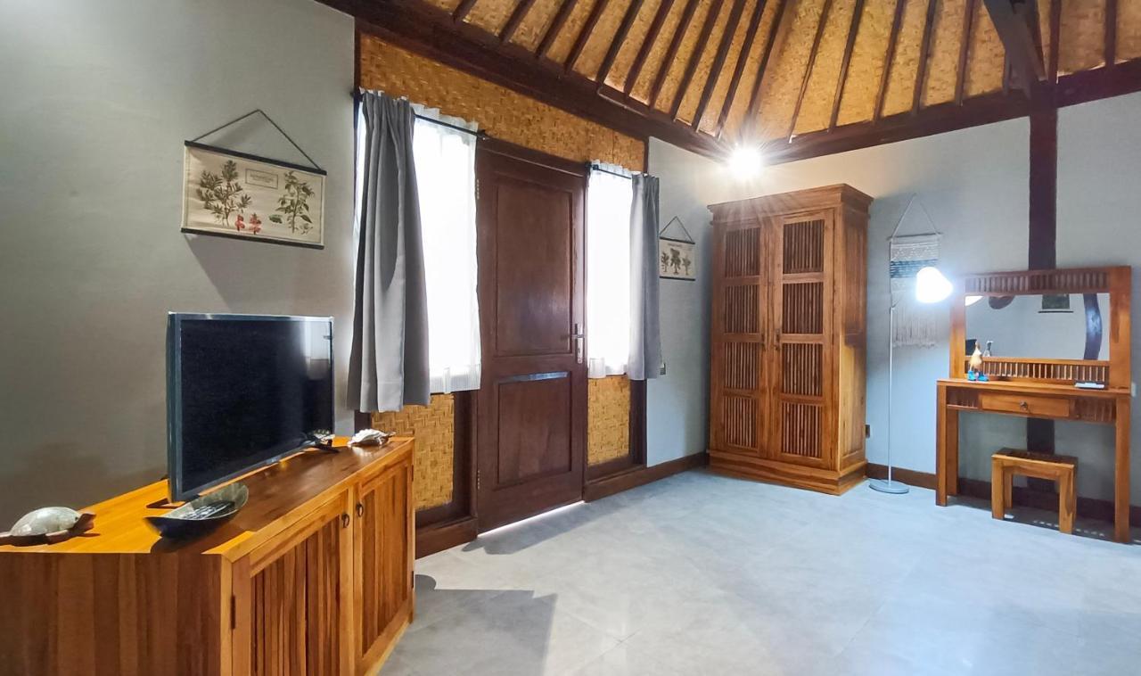 Отель Dalai Tropical Kuta  Экстерьер фото