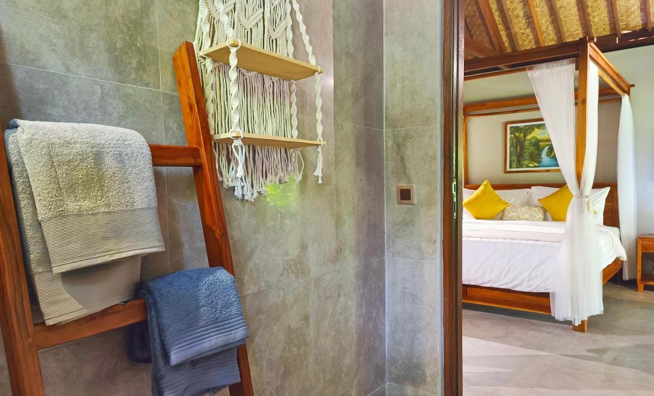 Отель Dalai Tropical Kuta  Экстерьер фото