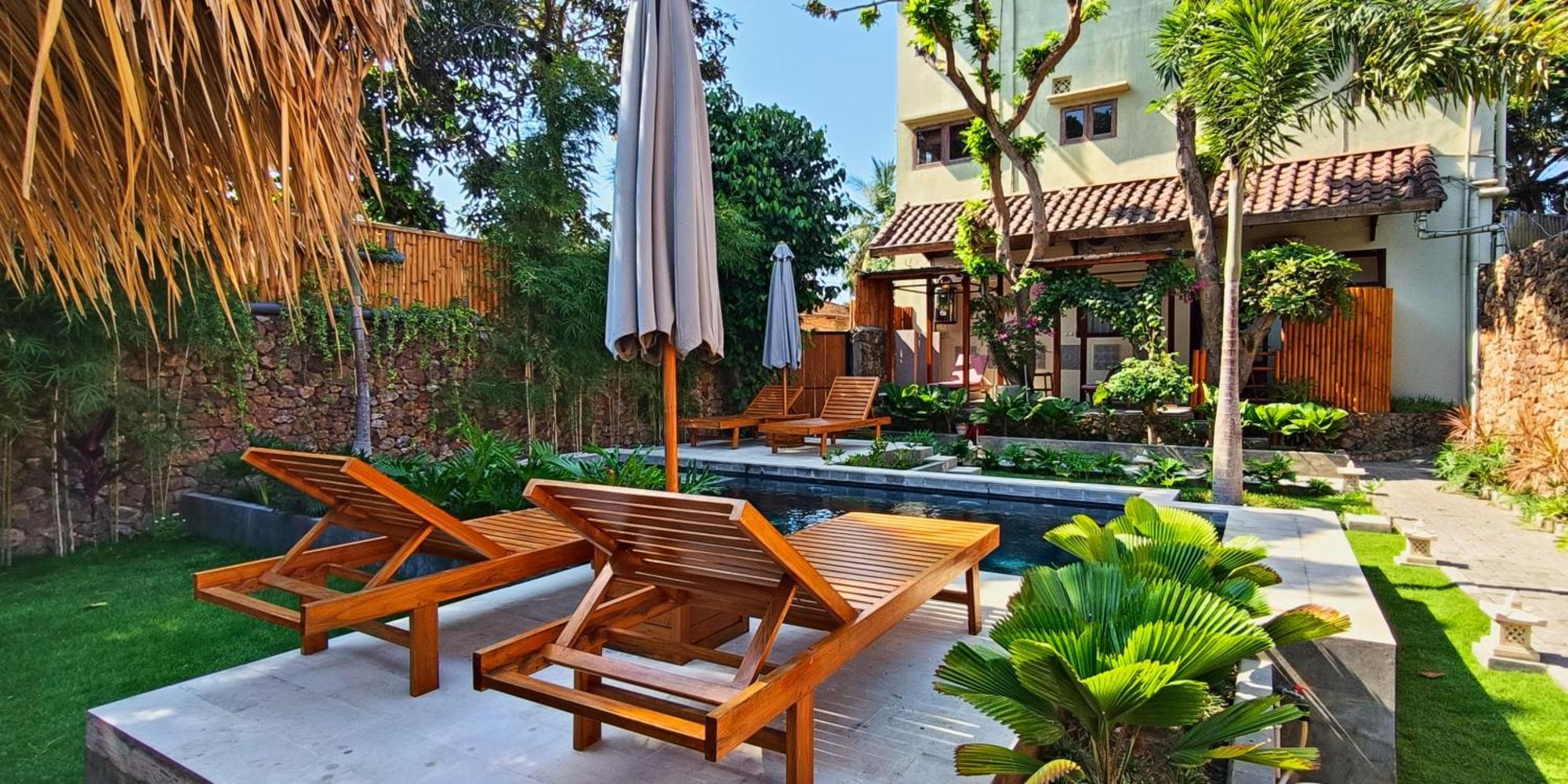 Отель Dalai Tropical Kuta  Экстерьер фото