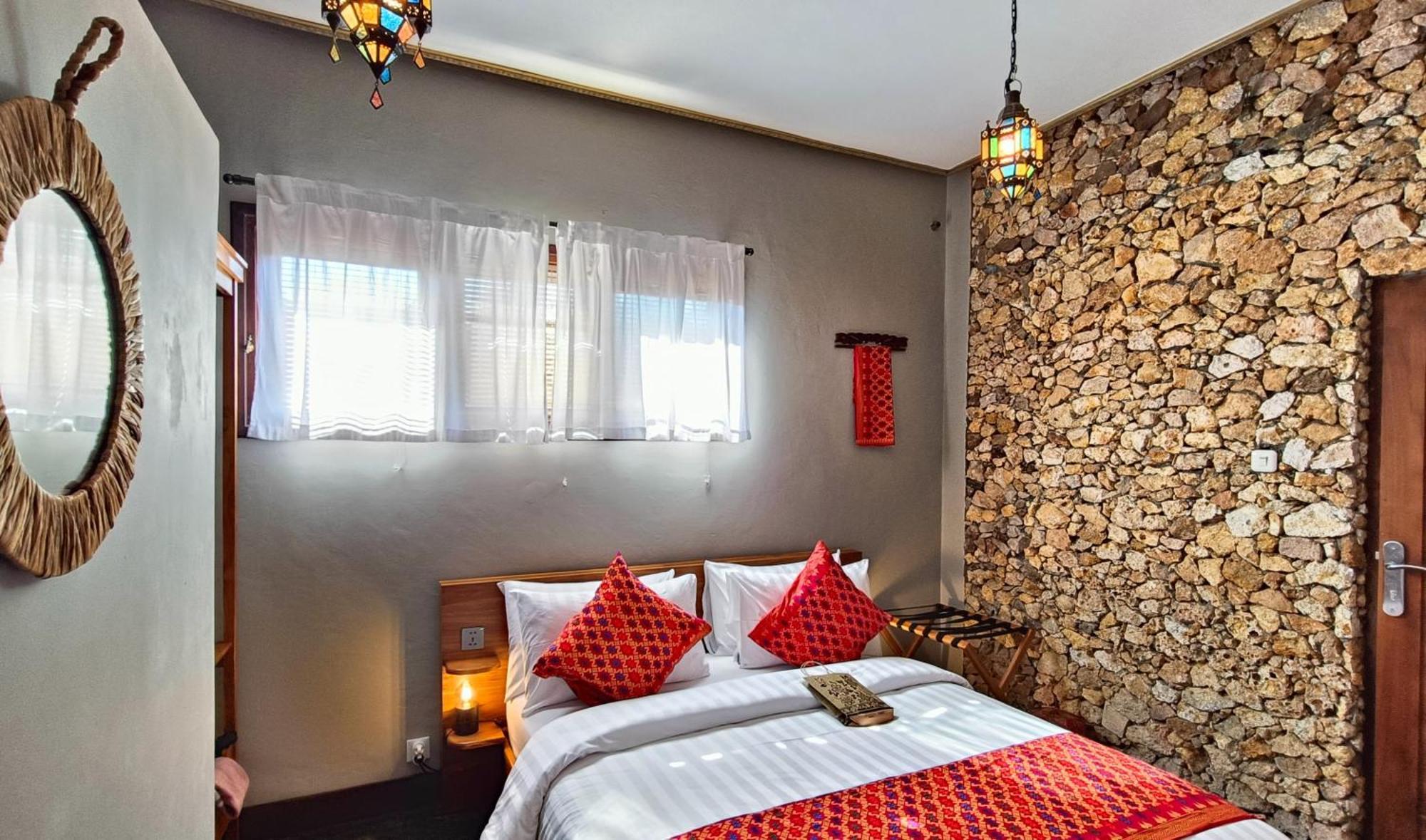 Отель Dalai Tropical Kuta  Экстерьер фото