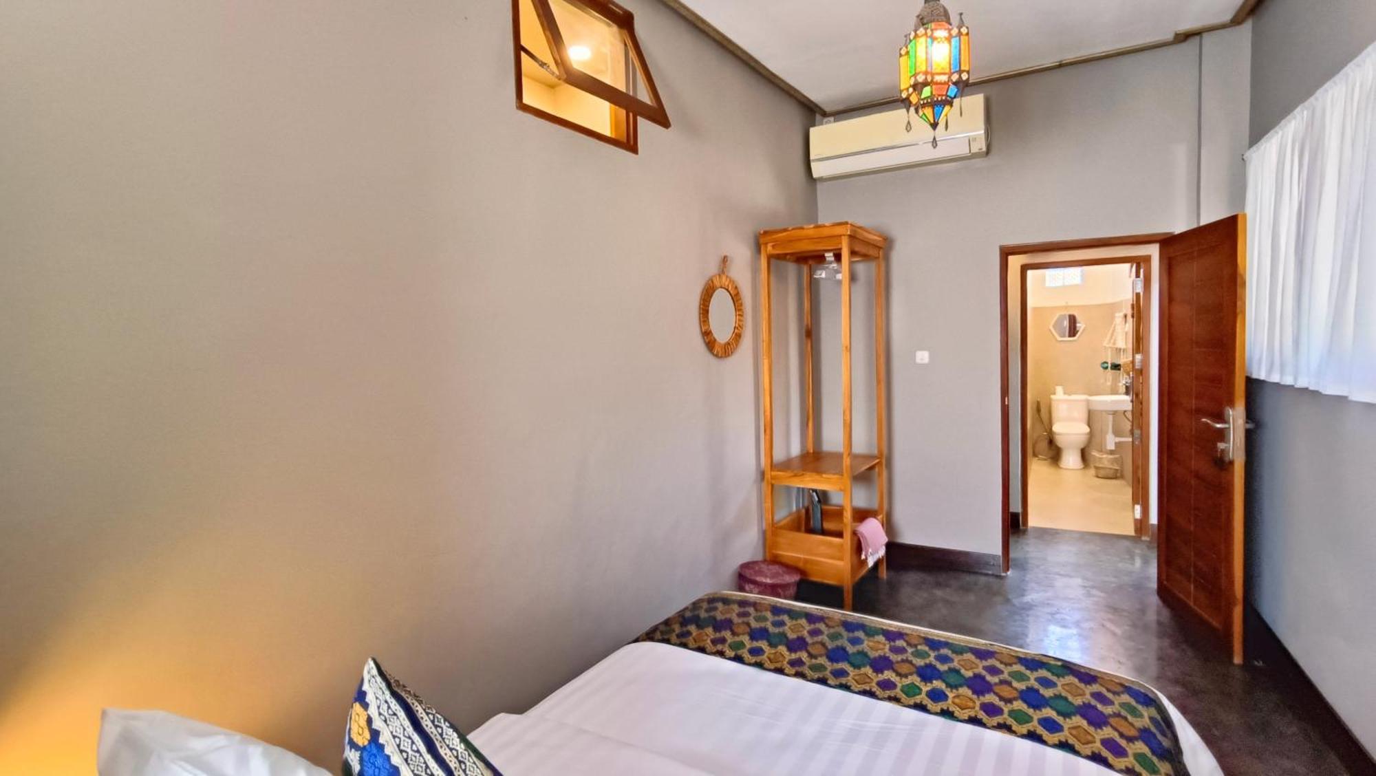 Отель Dalai Tropical Kuta  Экстерьер фото
