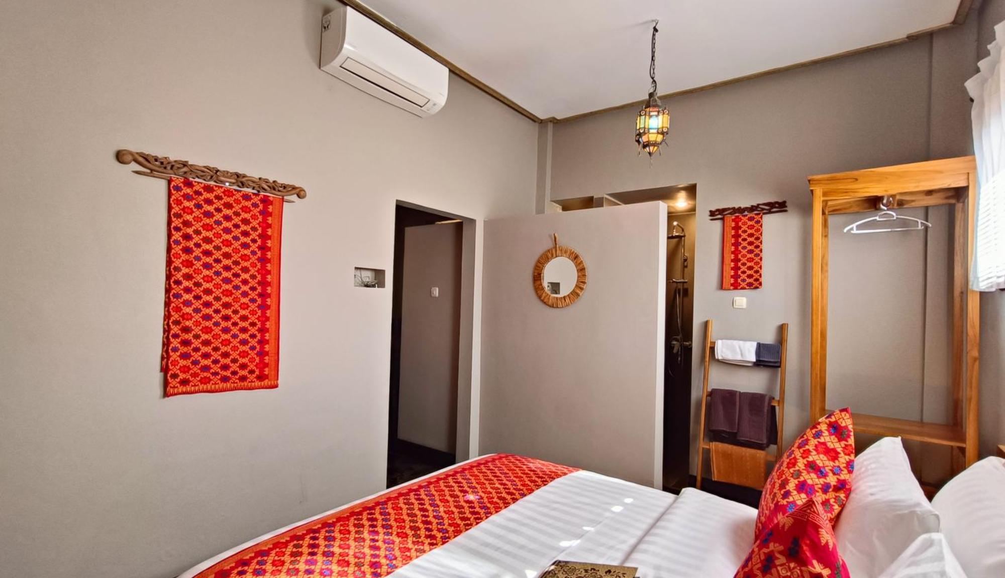 Отель Dalai Tropical Kuta  Экстерьер фото