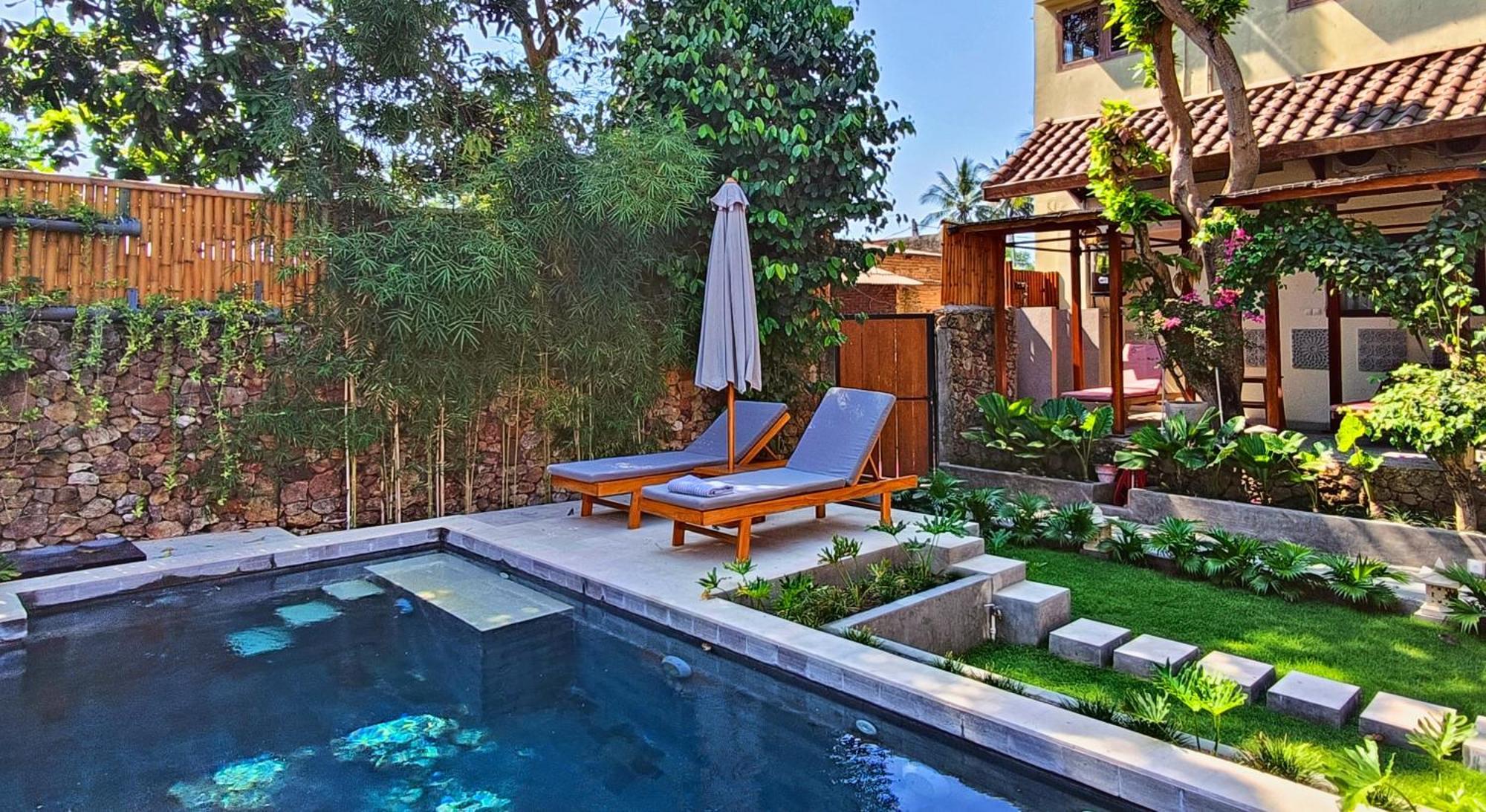 Отель Dalai Tropical Kuta  Экстерьер фото