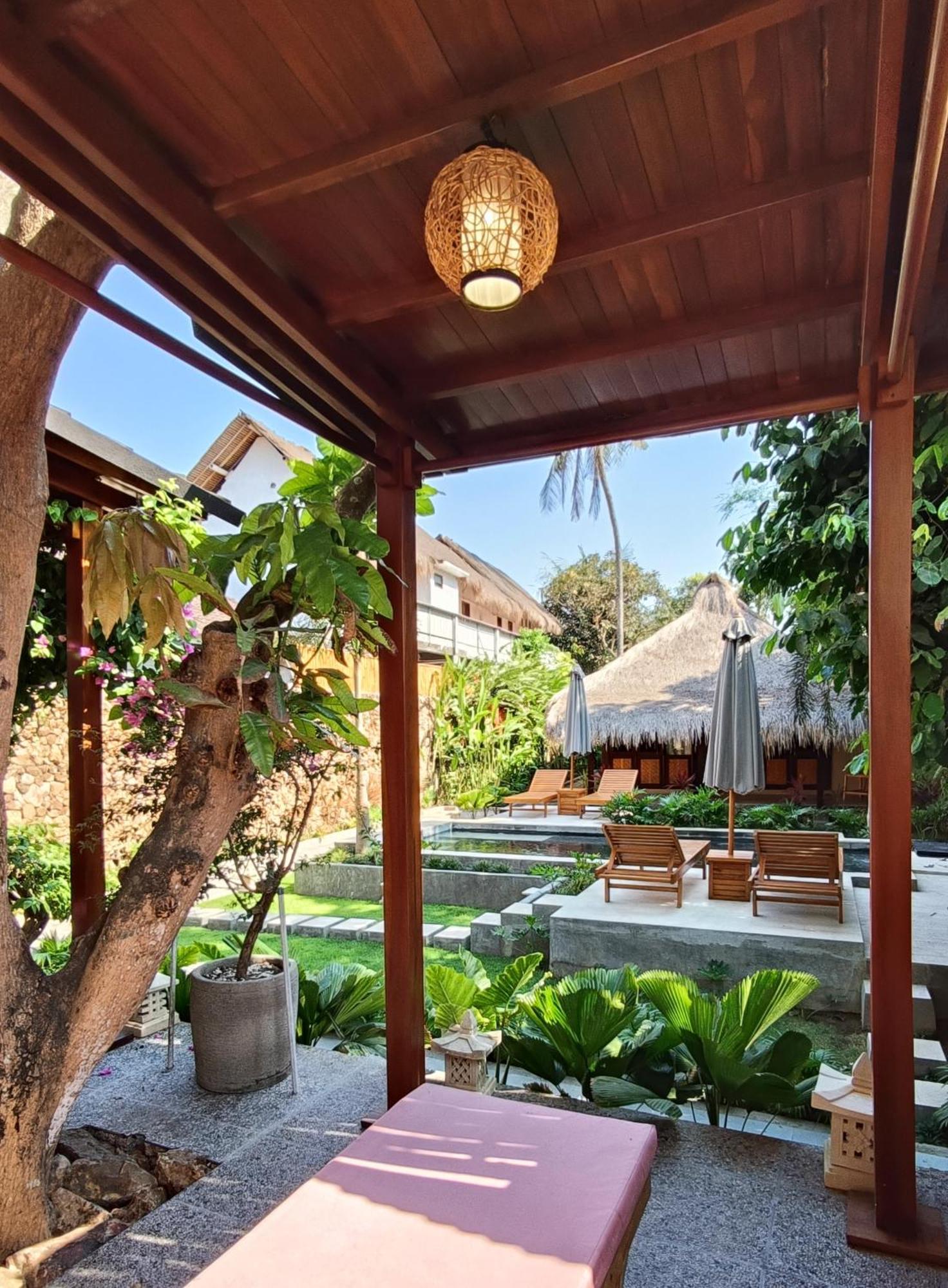 Отель Dalai Tropical Kuta  Экстерьер фото